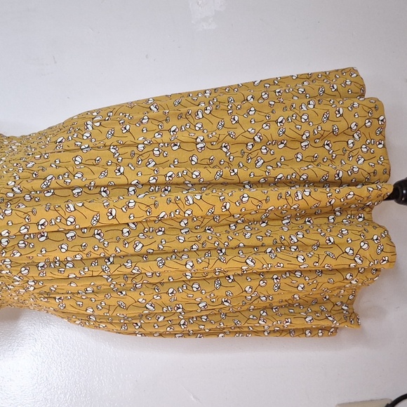 Gorgeous Yellow Mini Dress (with pockets) - Picture 3 of 12